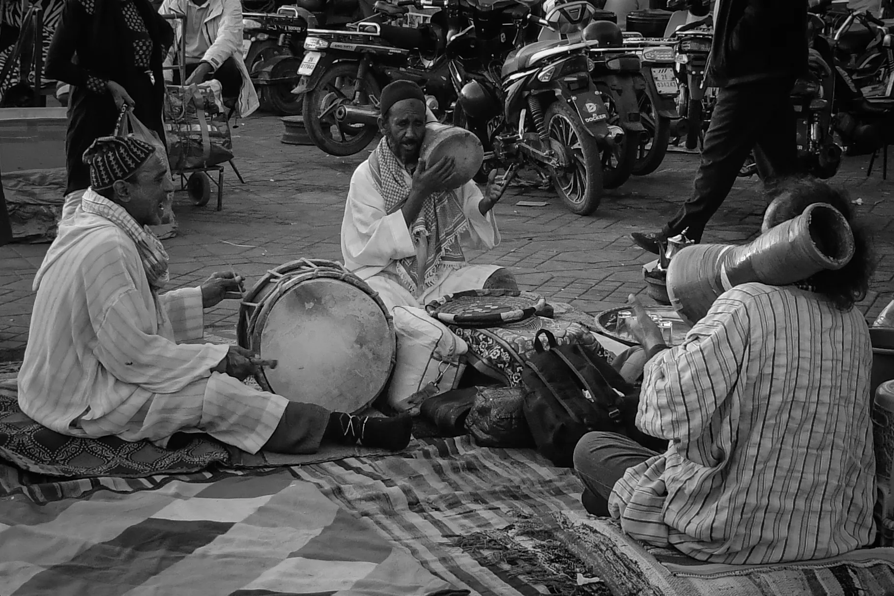 Animation culturelle sur la place Jemaa el-Fna, patrimoine immatériel de l'UNESCO